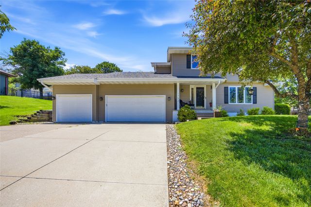 1752 NW 101st Street, Clive, IA 50325