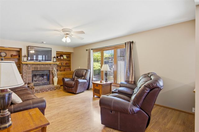 1752 NW 101st Street, Clive, IA 50325