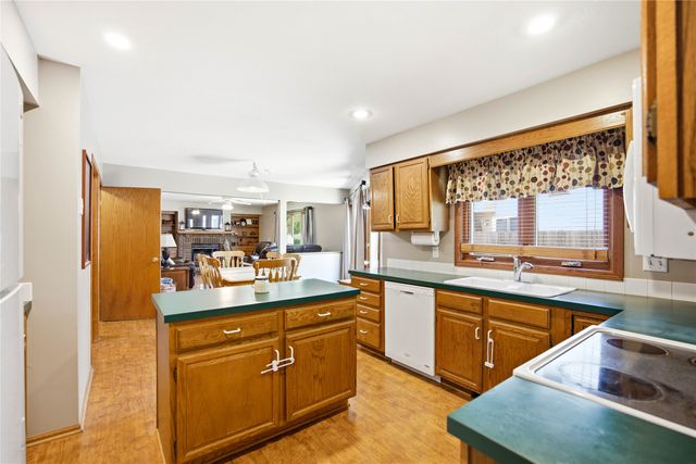 1752 NW 101st Street, Clive, IA 50325