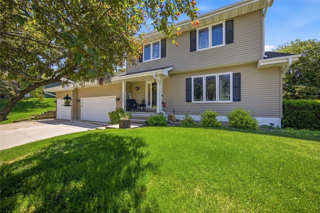 1752 NW 101st Street, Clive, IA 50325