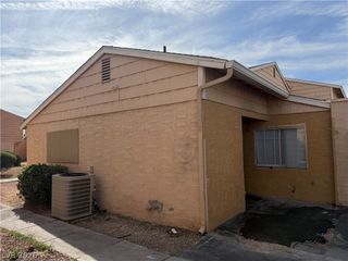 5206 Golden Lane B, Las Vegas, NV 89119
