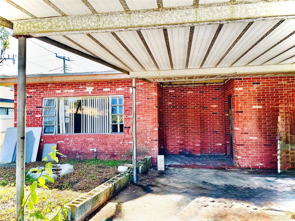 1590 NE 153rd Ter, North Miami Beach, FL 33162