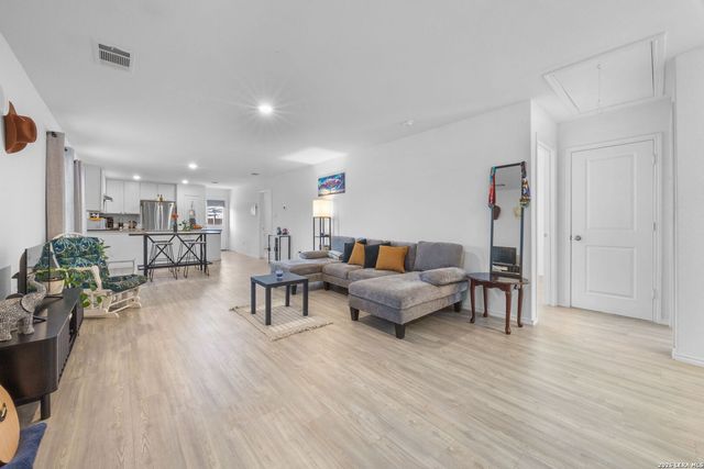 7415 DONKEY VLY, San Antonio, TX 78252