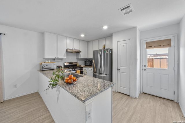 7415 DONKEY VLY, San Antonio, TX 78252