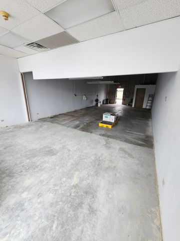 125 E State Road 10, Island Lake, IL 60042