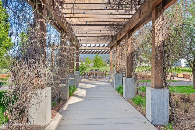 22835 E Edgewater Ln, Liberty Lake, WA 99019