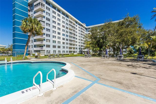 4200 Hillcrest Dr 408, Hollywood, FL 33021