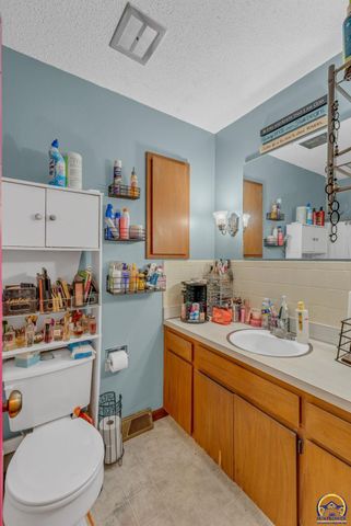 2018 SW Fairlawn RD, Topeka, KS 66604