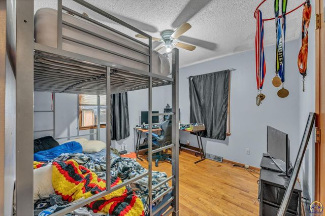 2018 SW Fairlawn RD, Topeka, KS 66604