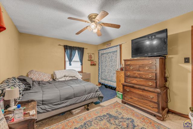 2018 SW Fairlawn RD, Topeka, KS 66604