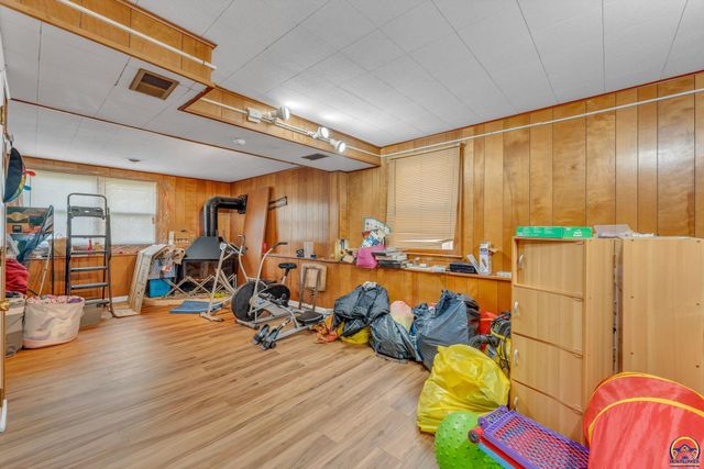 2018 SW Fairlawn RD, Topeka, KS 66604