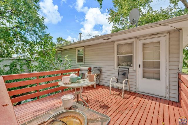 2018 SW Fairlawn RD, Topeka, KS 66604