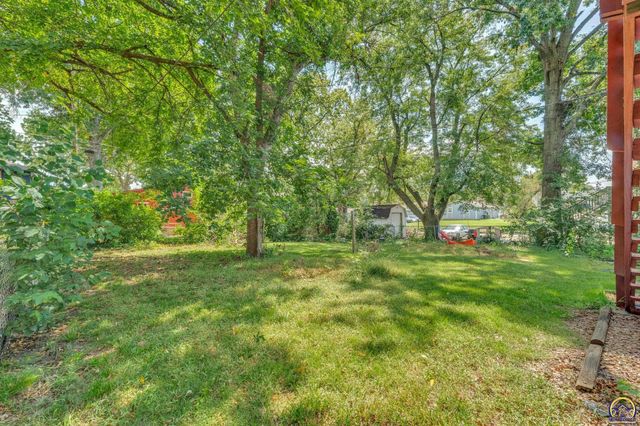 2018 SW Fairlawn RD, Topeka, KS 66604