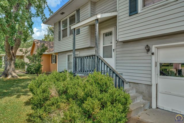 2018 SW Fairlawn RD, Topeka, KS 66604