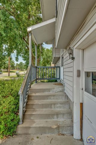 2018 SW Fairlawn RD, Topeka, KS 66604