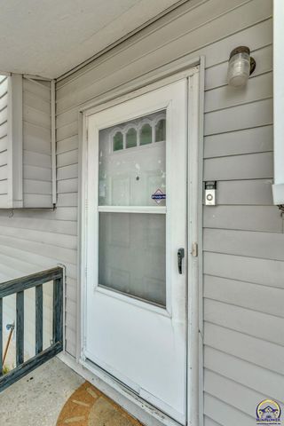 2018 SW Fairlawn RD, Topeka, KS 66604