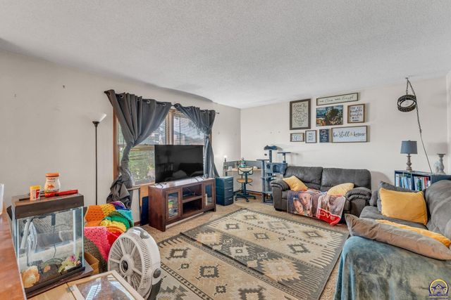2018 SW Fairlawn RD, Topeka, KS 66604