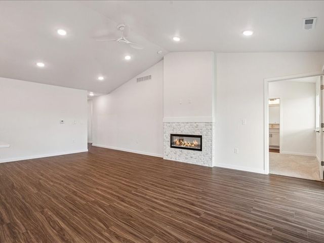 192 Huntington Drive, Iowa City, IA 52245