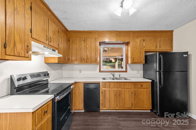 2855 Wildwood Street, Hudson, NC 28638