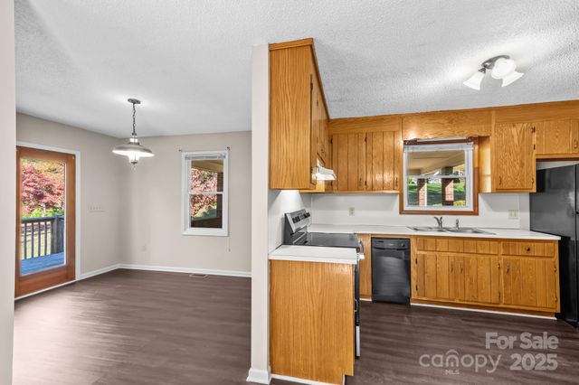 2855 Wildwood Street, Hudson, NC 28638