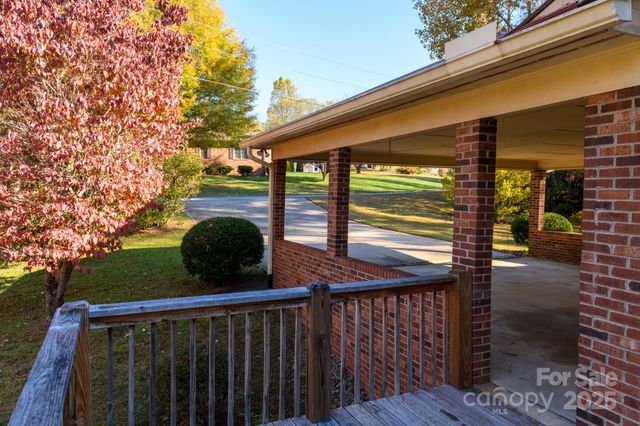 2855 Wildwood Street, Hudson, NC 28638