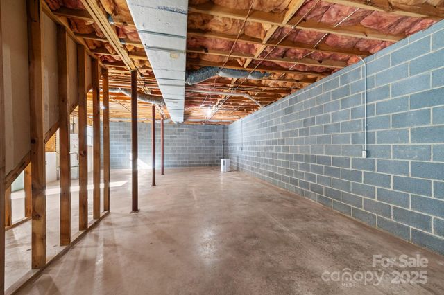 2855 Wildwood Street, Hudson, NC 28638