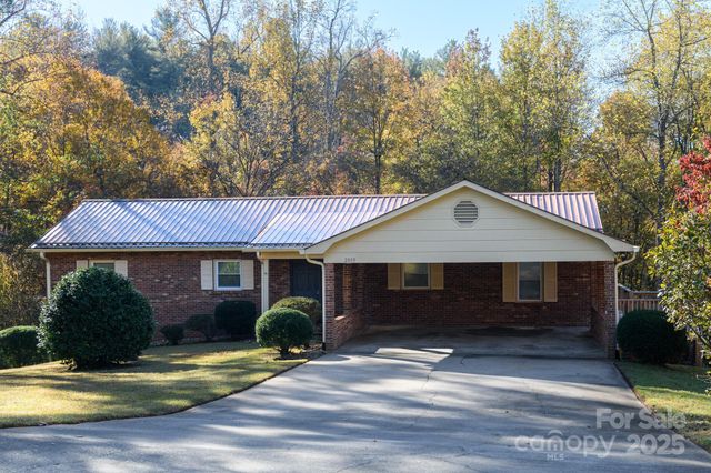 2855 Wildwood Street, Hudson, NC 28638