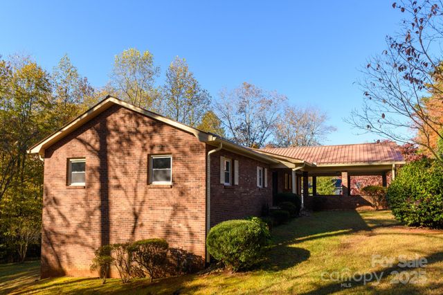 2855 Wildwood Street, Hudson, NC 28638