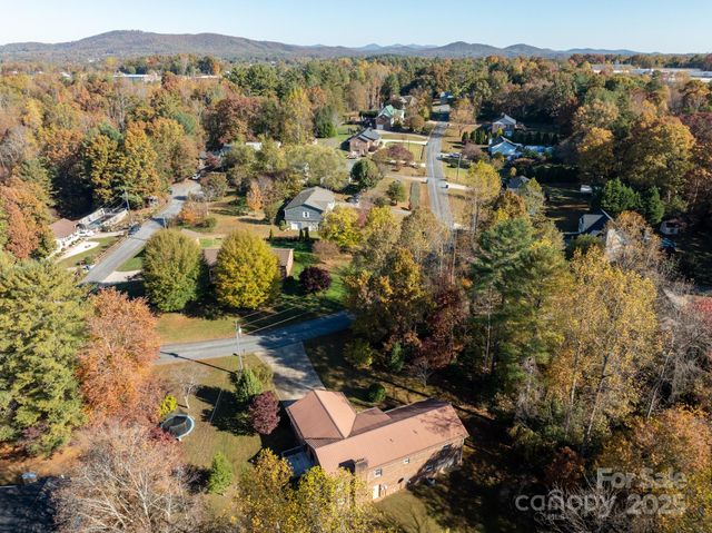 2855 Wildwood Street, Hudson, NC 28638