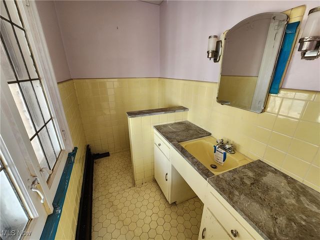 1854 5th Avenue, Youngstown, OH 44504