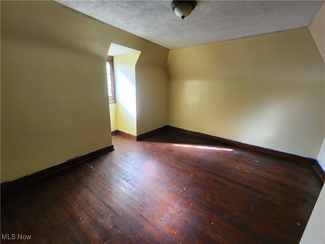 1854 5th Avenue, Youngstown, OH 44504