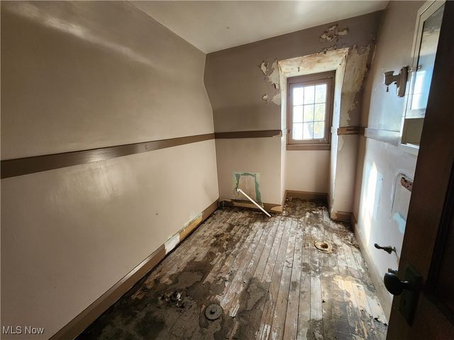 1854 5th Avenue, Youngstown, OH 44504