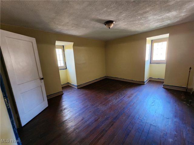 1854 5th Avenue, Youngstown, OH 44504