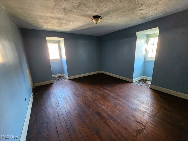 1854 5th Avenue, Youngstown, OH 44504