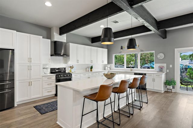 5721 Louise LN, Austin, TX 78757