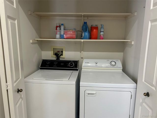 2065 N Cross Creek Drive Se, Grand Rapids, MI 49508