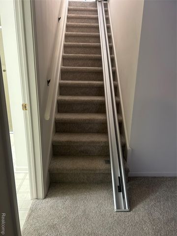 2065 N Cross Creek Drive Se, Grand Rapids, MI 49508