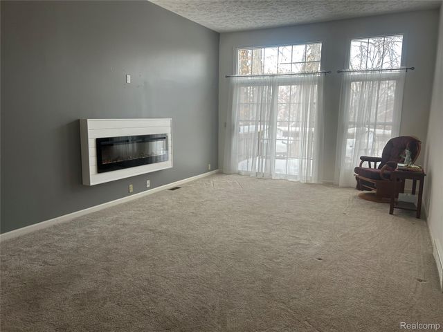 2065 N Cross Creek Drive Se, Grand Rapids, MI 49508