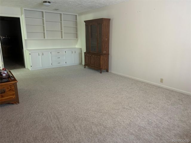 2065 N Cross Creek Drive Se, Grand Rapids, MI 49508