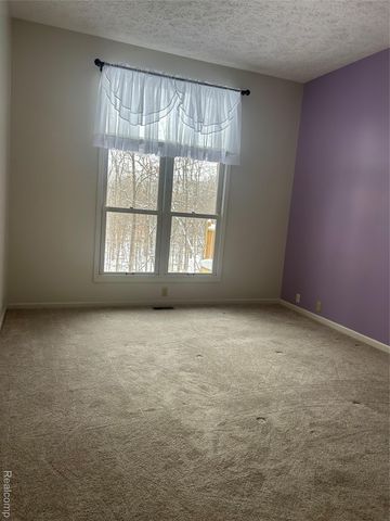 2065 N Cross Creek Drive Se, Grand Rapids, MI 49508