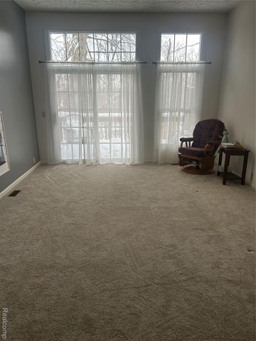 2065 N Cross Creek Drive Se, Grand Rapids, MI 49508