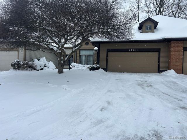 2065 N Cross Creek Drive Se, Grand Rapids, MI 49508