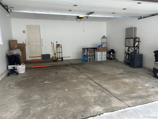 2065 N Cross Creek Drive Se, Grand Rapids, MI 49508