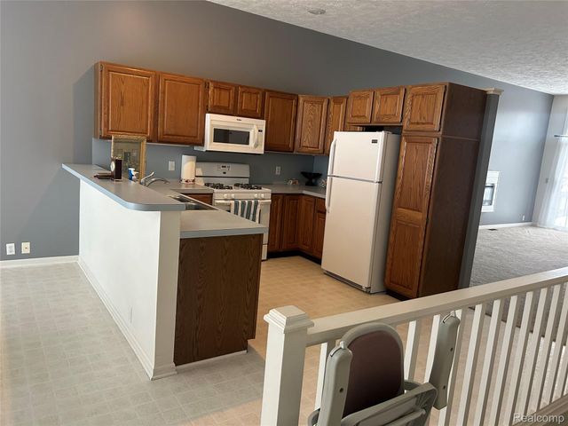 2065 N Cross Creek Drive Se, Grand Rapids, MI 49508