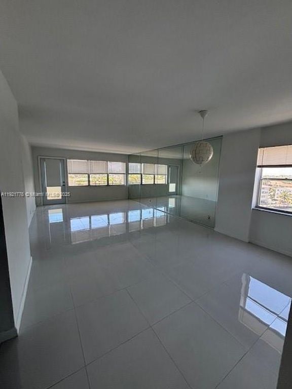 401 Golden Isles Dr 712, Hallandale Beach, FL 33009