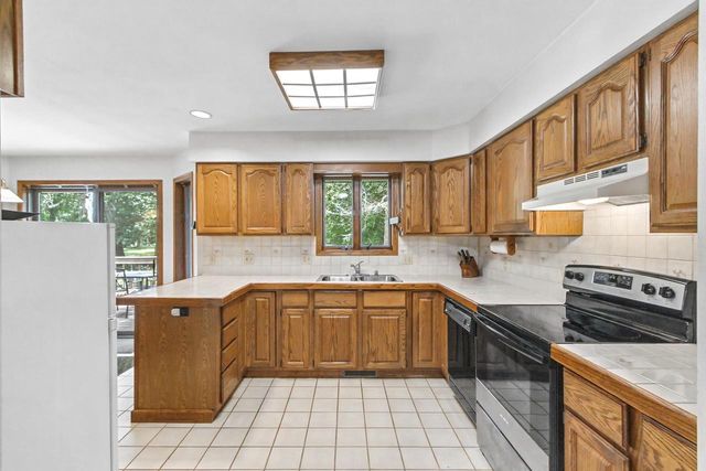 S3660 N Bent Tree Drive, Baraboo, WI 53913