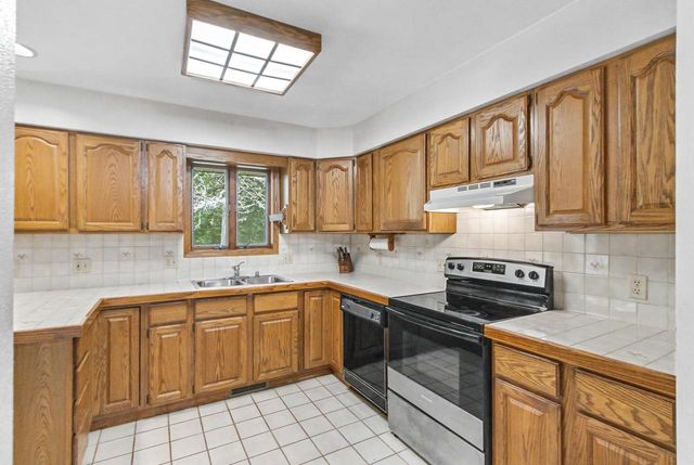 S3660 N Bent Tree Drive, Baraboo, WI 53913