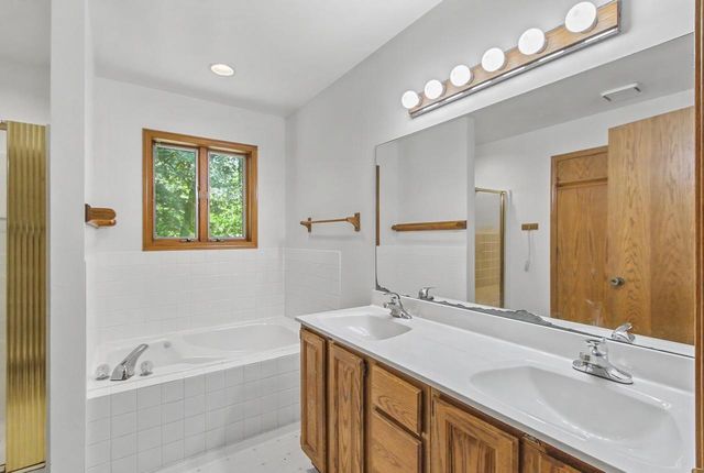 S3660 N Bent Tree Drive, Baraboo, WI 53913