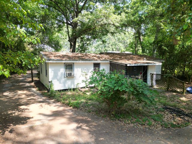 1738 Dogwood Road, Charleston, SC 29414