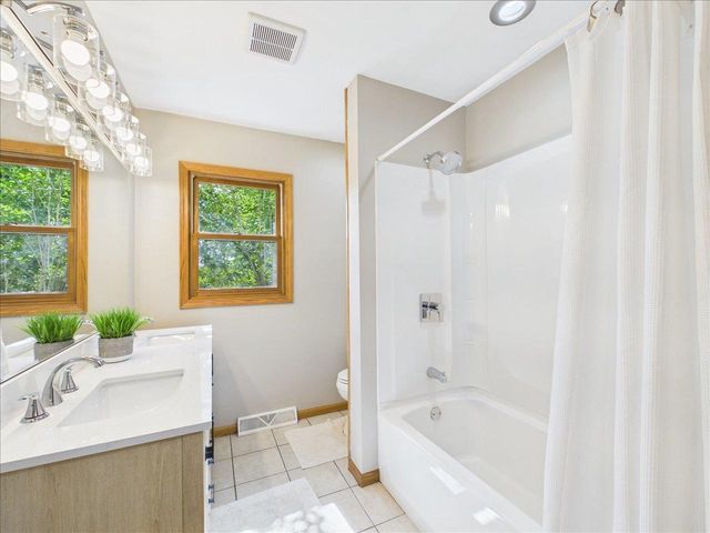 4726 Baxter Road, Cottage Grove, WI 53527